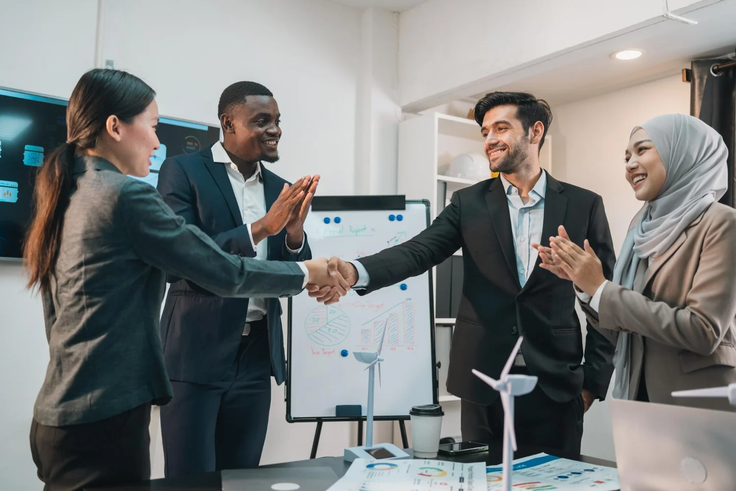 Why Choose RAKEZ Free Zone | Crestbridge